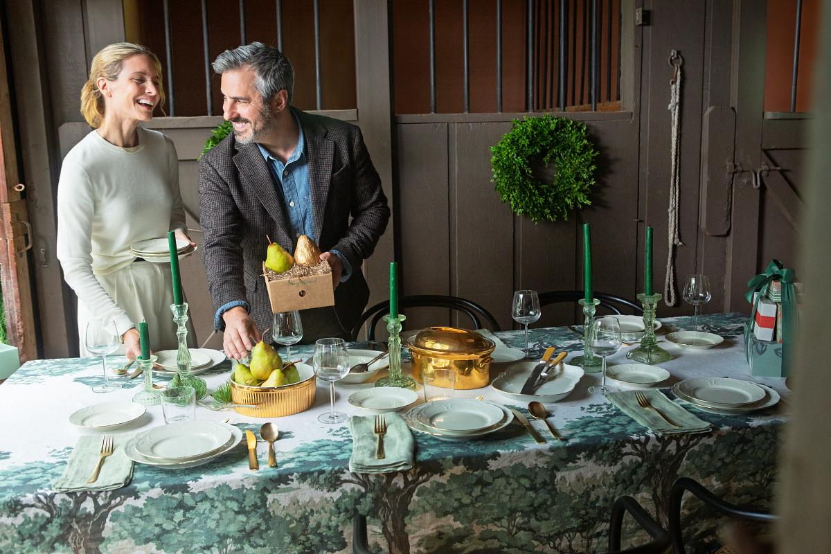 holiday-dinner-party-ideas-table-hero.jpg