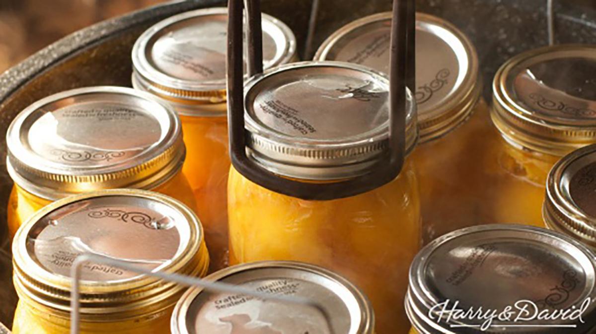 canning peaches hero